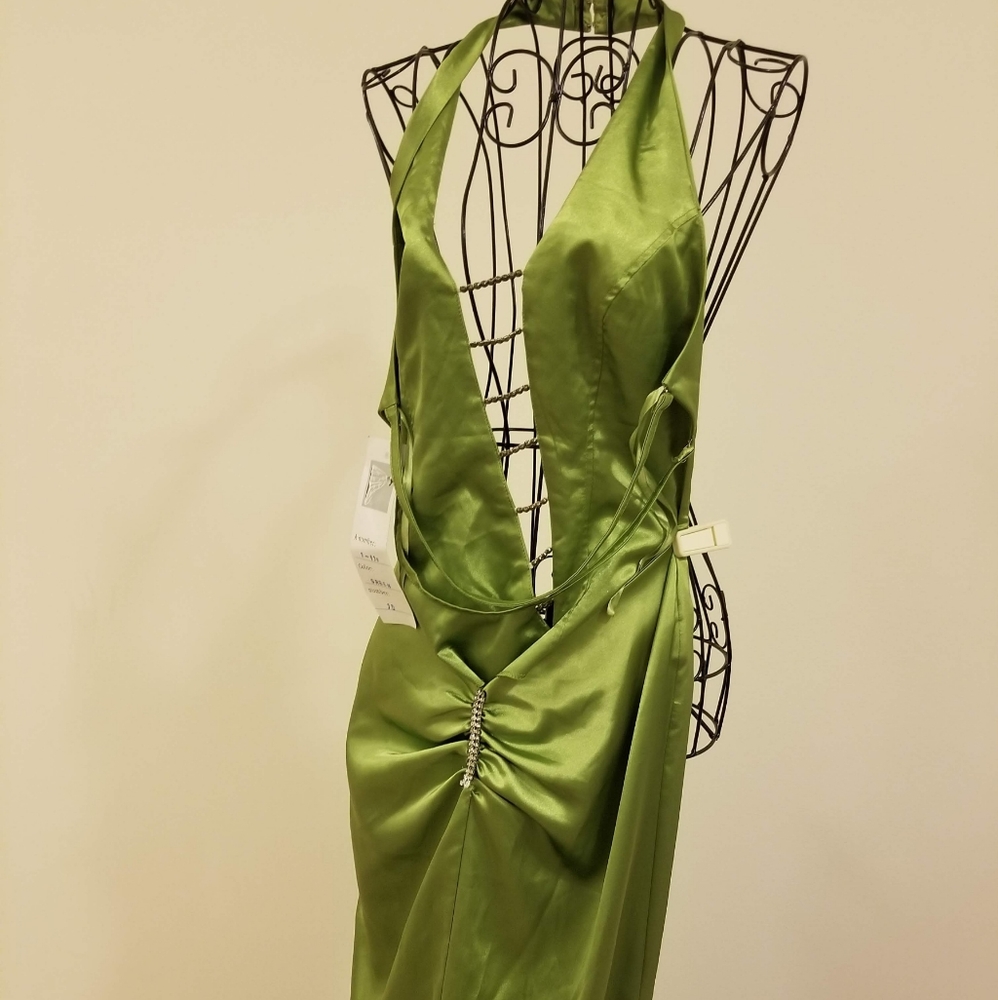 Gown - Picture 3 of 6